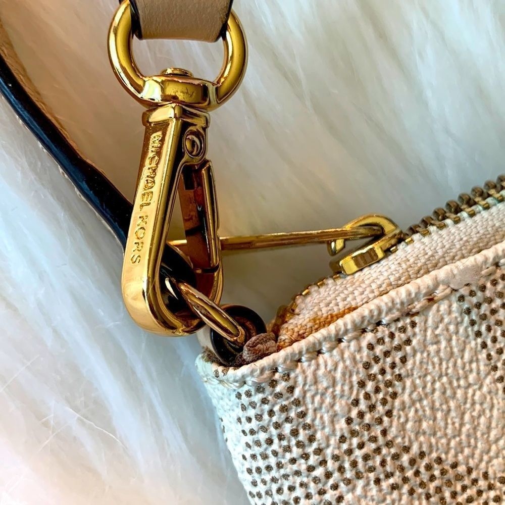 MICHEAL KORS FASHION WRISTLET - Picture 2 of 16